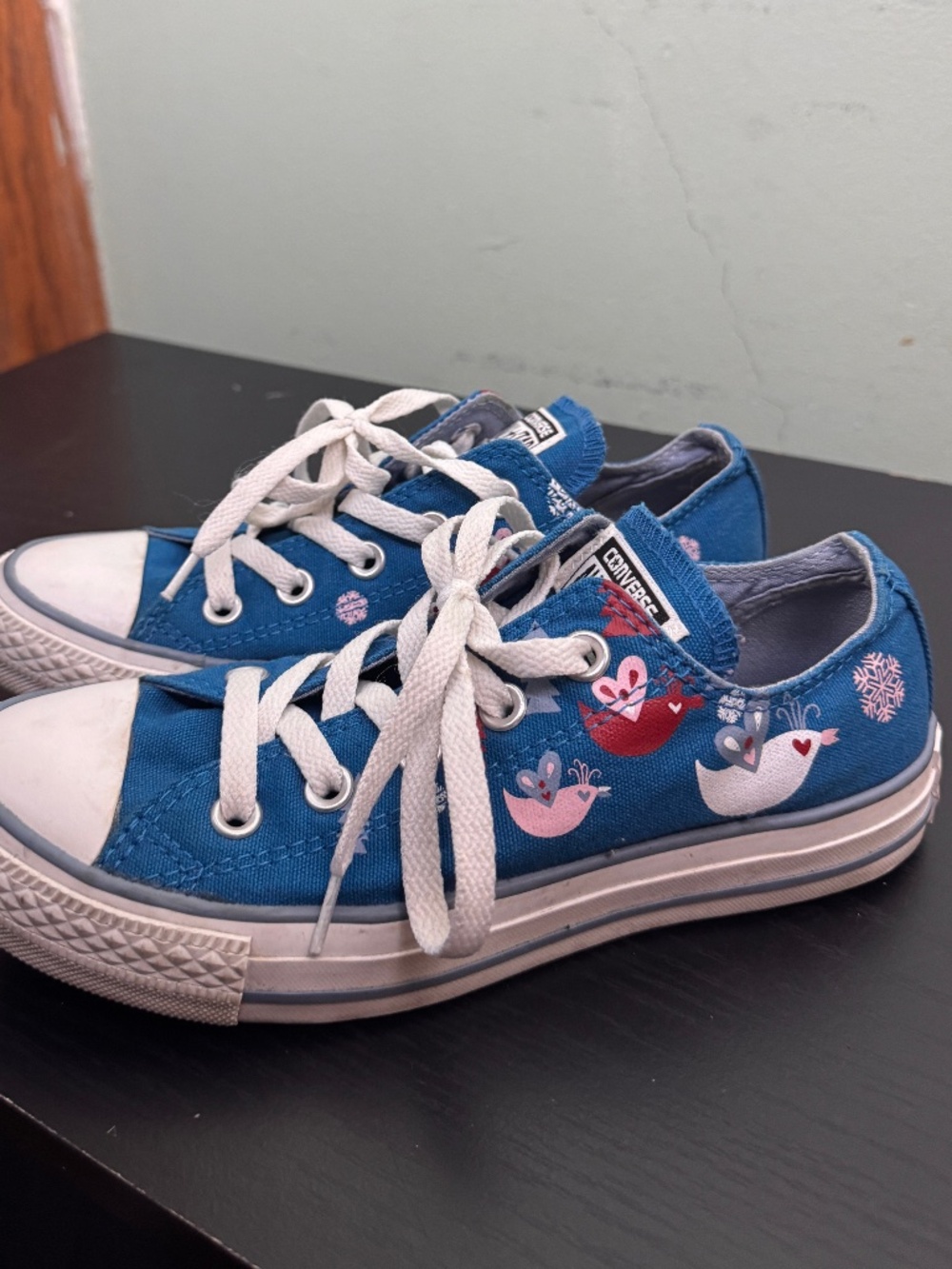 RARE Converse Low tops with hearts animals snowflakes Blue Pink White Sz 6